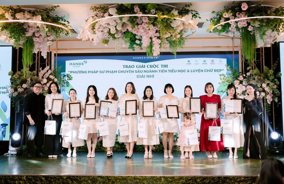 LUYỆN CHỮ ĐẸP BÚT VÀNG - LONG BIÊN