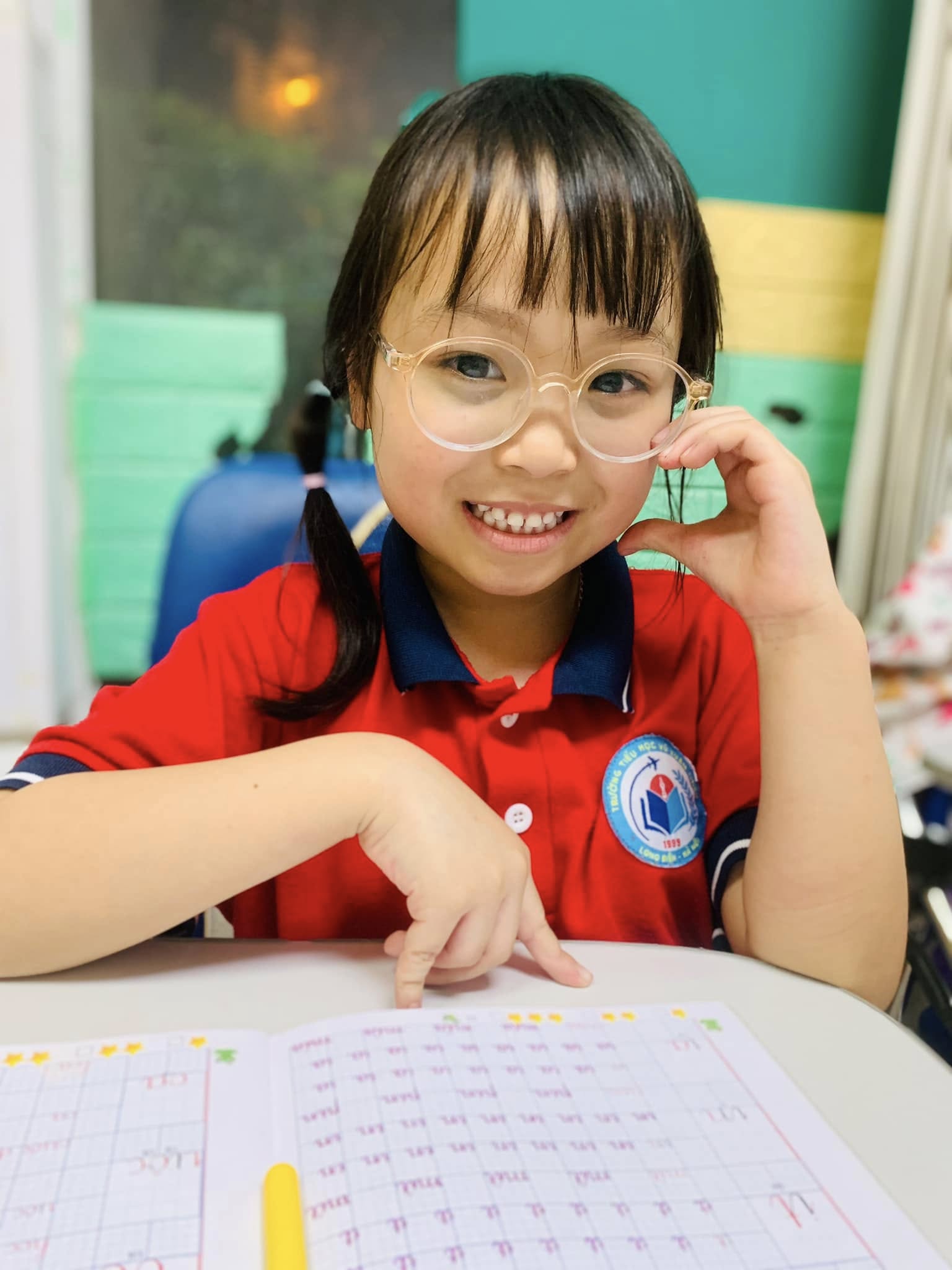 Cầm bút sai – tư thế ngồi sai