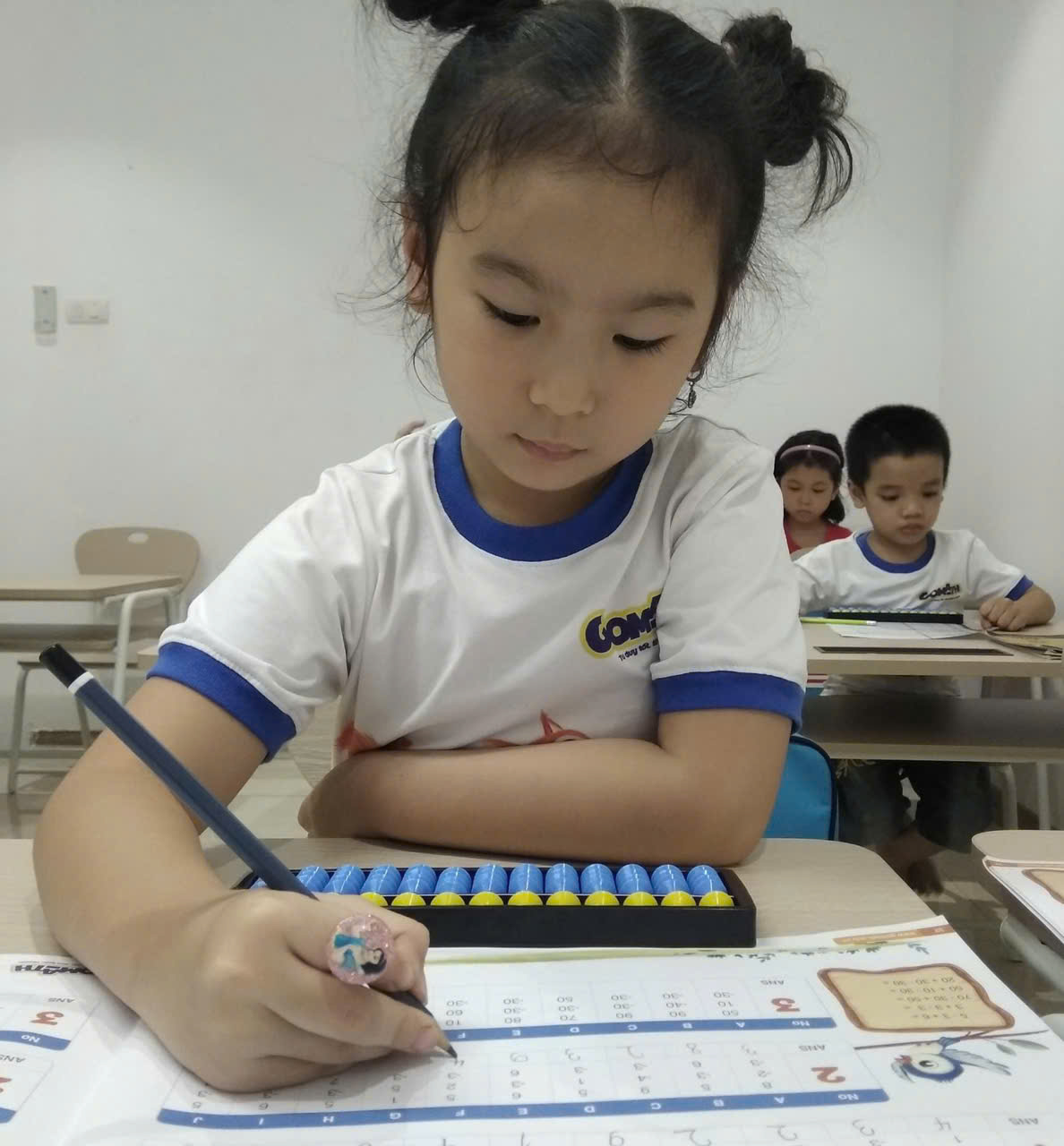 Lớp học nhỏ – kèm sát từng bé