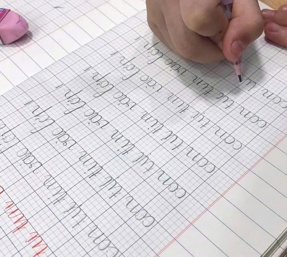 khoa-luyen-viet-chu-dẹp-but-vang-3